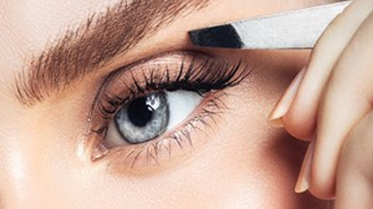 AUGENBRAUENTRANSPLANTATION